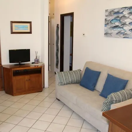 Apartment Trilo Con Giardino E Posto Auto Privato