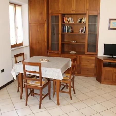 Trilo Con Giardino E Posto Auto Privato Апартаменты