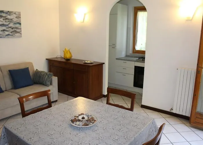 Trilo Con Giardino E Posto Auto Privato Numana