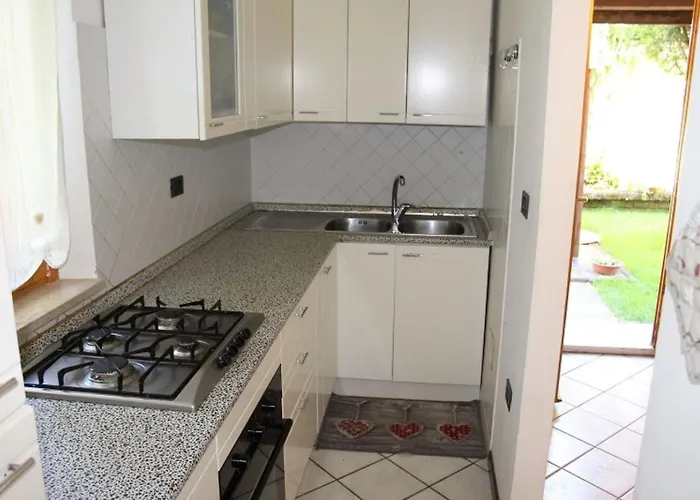 Trilo Con Giardino E Posto Auto Privato Numana